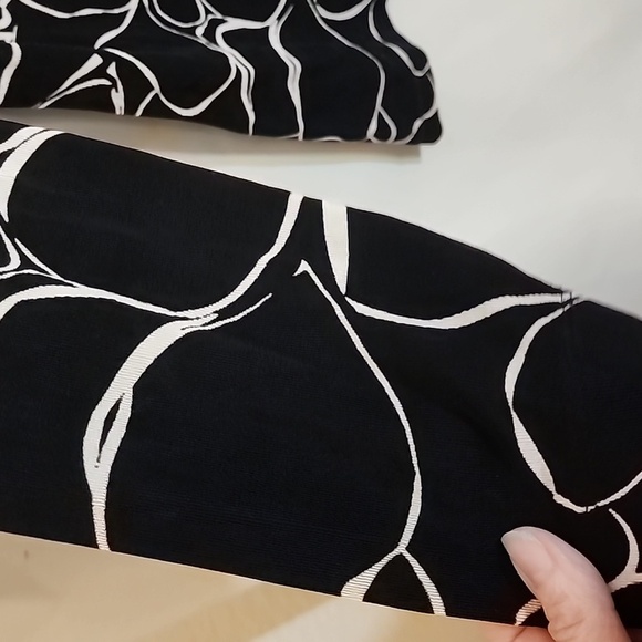 Chico’s Travelers Black knit Top Size 2 - Picture 4 of 7